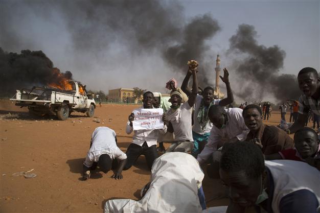 Niger police fire tear gas to disperse opposition demo