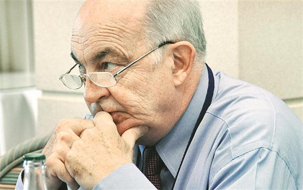 Prominent economist sees 2015 growth below 2 percent