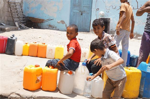 Red Cross aid plane to Yemen held back by logistics problems