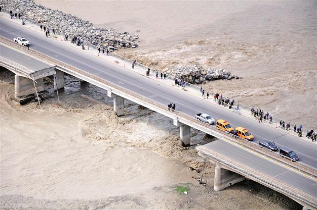 Probe into deaths of 15 in northern Turkey bridge collapse closed