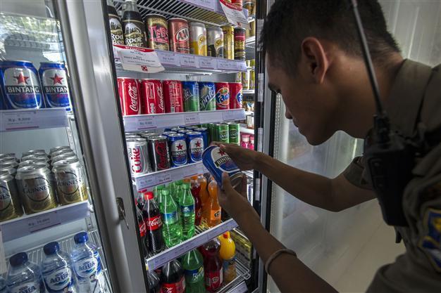 Muslim-majority Indonesia cracks down on alcohol sales