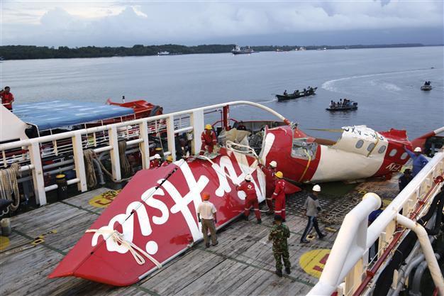 Divers find black box of crashed AirAsia jet: Indonesia ministry