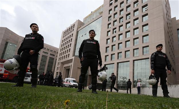 Seven Turkish dailies probed for publishing prosecutor’s hostage photo