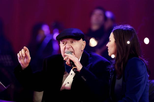Turkish pop great Kayahan dies at 66