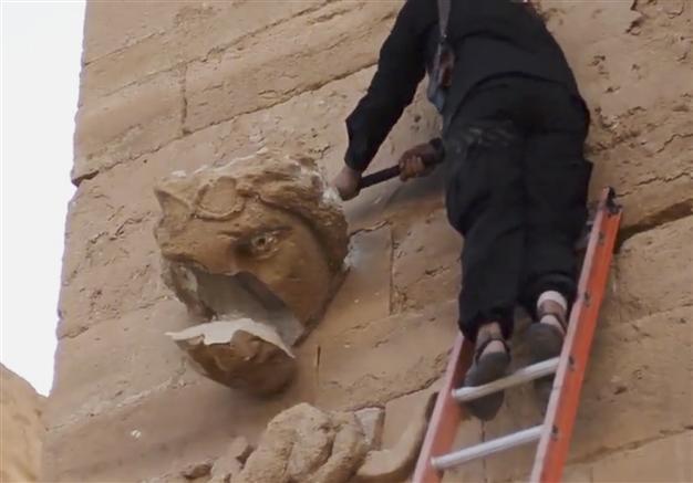 ISIL shot, hammered away Iraq’s ancient Hatra