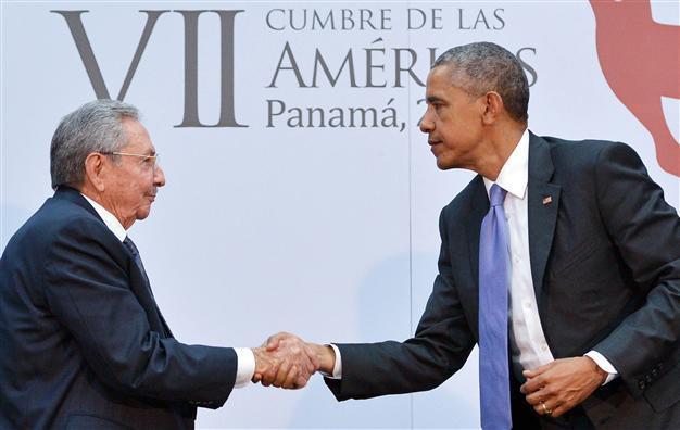 Obama, Castro hold candid historic meeting