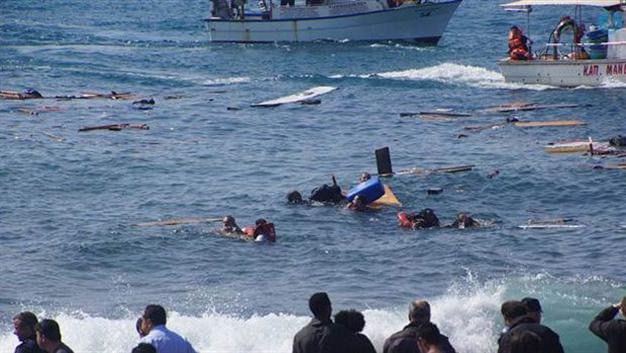 VIDEO: Migrant boat runs aground off Greek island