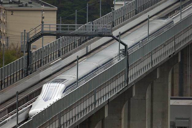 Japans maglev train breaks own speed record at 603 kph