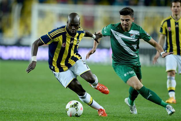 Fenerbahçe wins to take over league lead