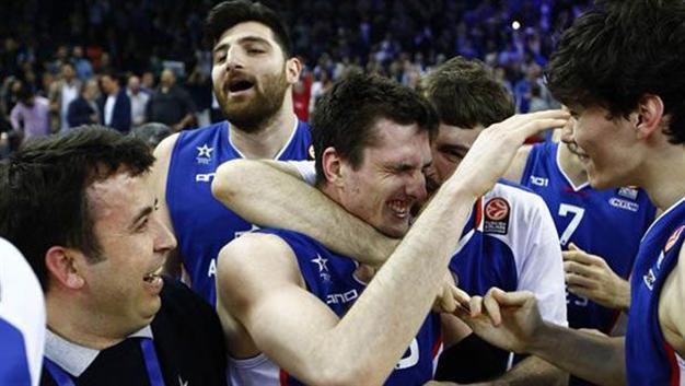 Buzzer-beater keeps Anadolu Efes Final Four hopes alive