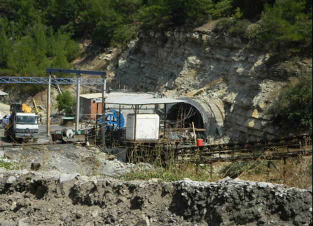 Owner of disaster-hit Soma mine files complaint against experts in case