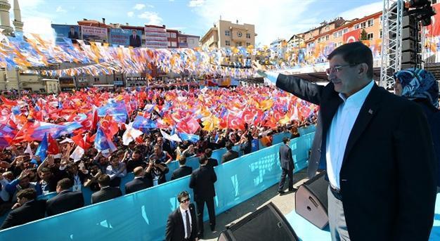 Turkish PM Davutoğlu accuses court of taking orders from US-based cleric Gülen