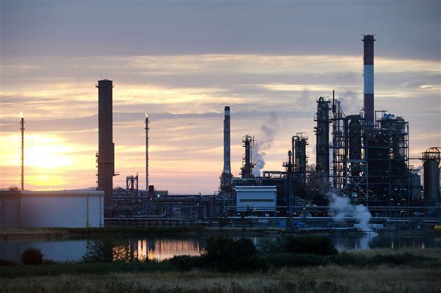 Oil market sags on Saudi comments