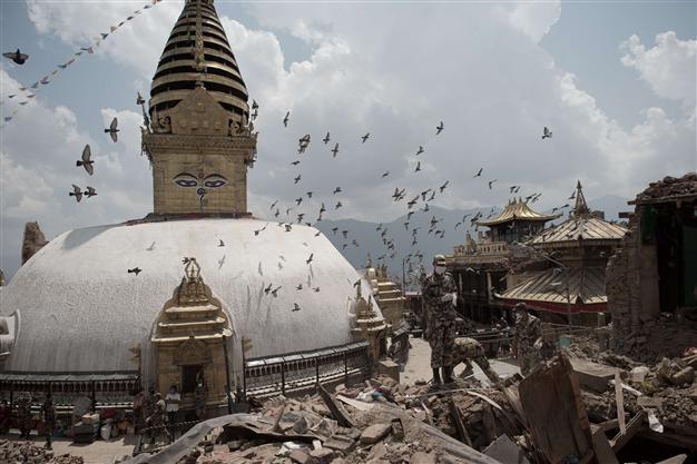 Nepal quake-ravaged temple faces threat from looters