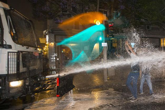 Police fire stun grenades at Tel Aviv rally by Ethiopian Israelis