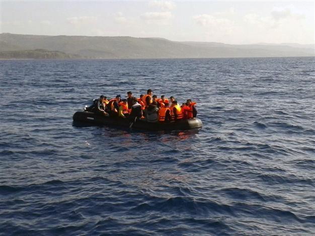 Turkish coastguard rescues 636 migrants trying to cross Aegean