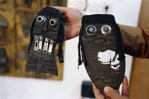 Iraqi artist aims kick at ISIL jihadists