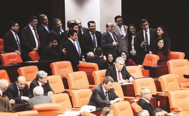AKP eyes elections results to push for new Constitution