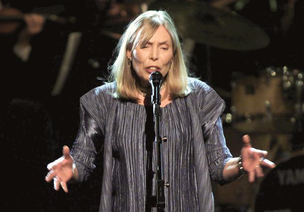 Joni Mitchell to make full recovery: Website