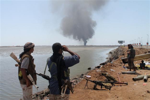 Saudi-led warplanes pound rebels in south Yemen