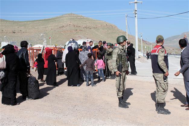 Syrian migrants attack gendarmerie in southeastern Turkish tent city, five injured
