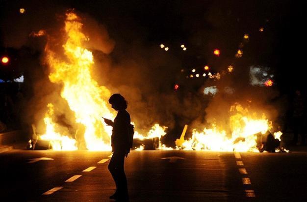 Eight police officers, 14 gunmen killed in Macedonia clashes
