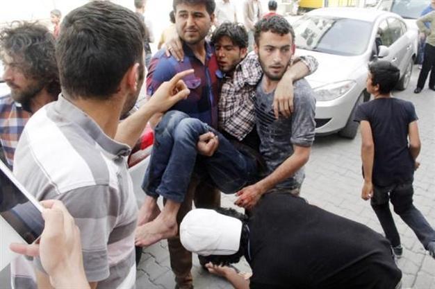 VIDEO: Angry protesters attack Syrians in Turkey’s southeast
