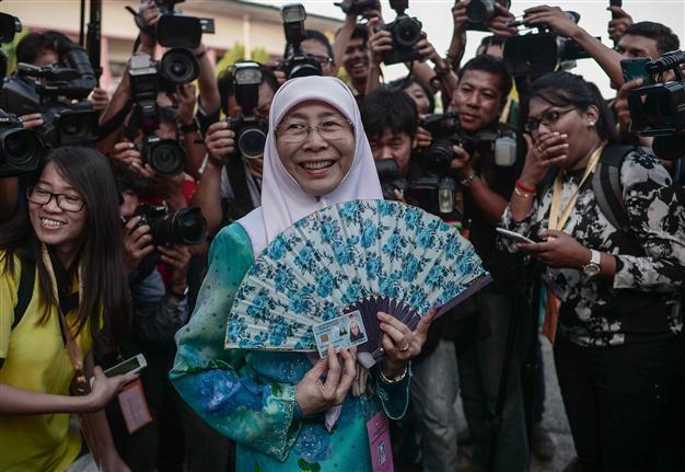 Anwars wife Wan Azizah takes helm of Malaysian opposition
