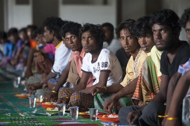 Philippines says prepared to help boatpeople