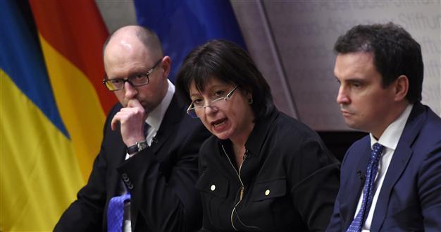 US signs $1 bln loan guarantee for Ukraine