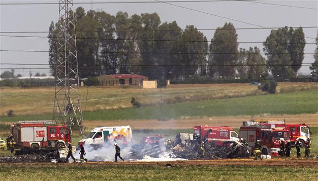Airbus orders checks on A400M engine system after crash