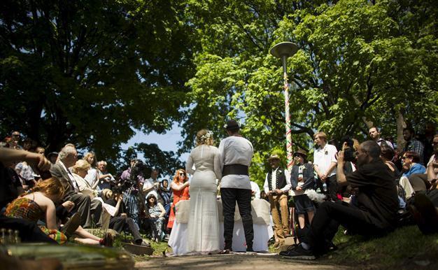 Turkish tradesmen eye wedding stimulus in summer