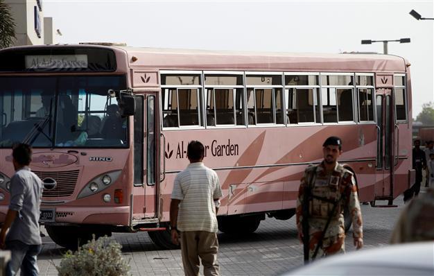 ISIL claims deadly attack on Karachi Shiites, first in Pakistan