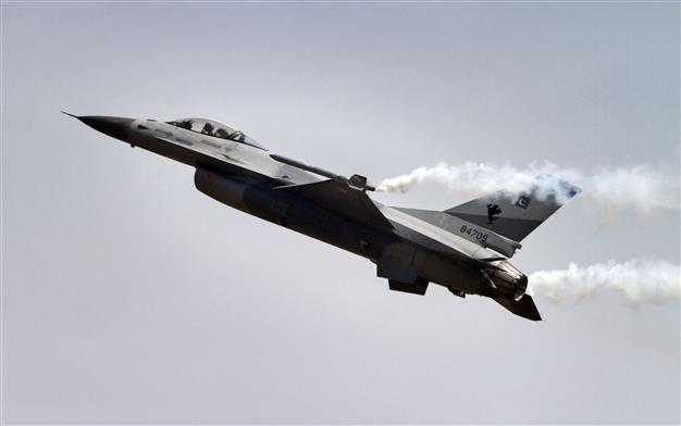 Pakistan launches massive air and ground anti-Taliban offensive