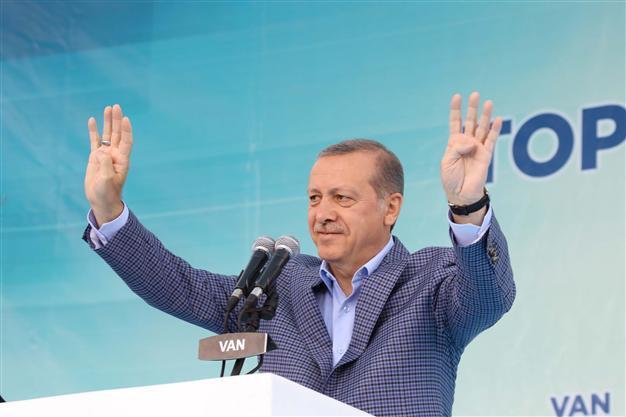 Two members of Turkey’s top election body criticize Erdoğan’s role in campaigns
