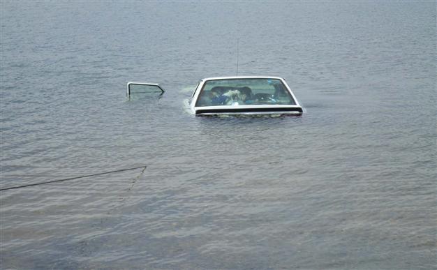 Five people dead in Sivas lake crash