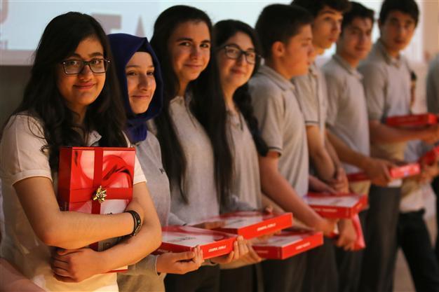 Turkish government pledges 10,600 more tablets for students