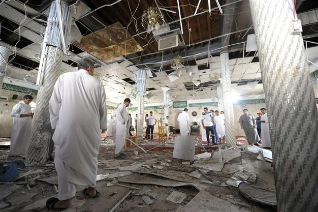 Suicide bomber in deadly attack on Shiite mosque in Saudi