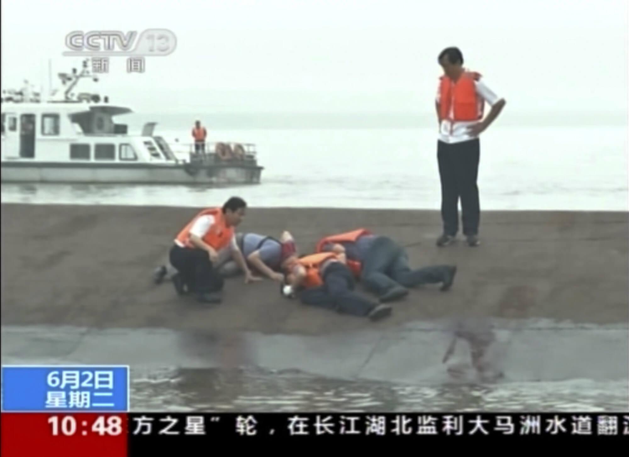 Ship with over 450 on board sinks in Chinas Yangtze