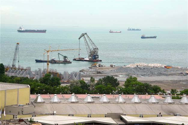 Manmade peninsula under way in Istanbul