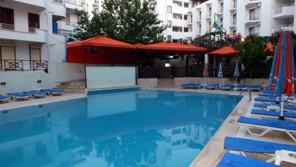 Polish man injures 7 after finding wife nude at Turkish poolside