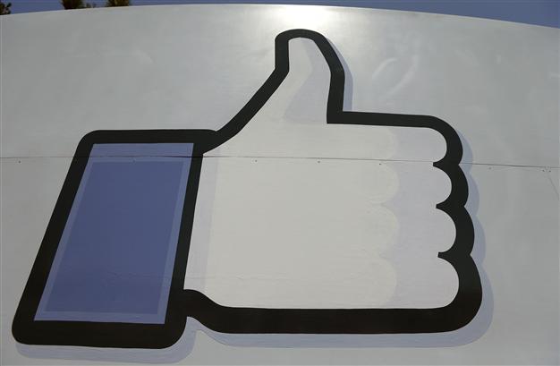 Facebook to allow users to send money to friends through Messenger