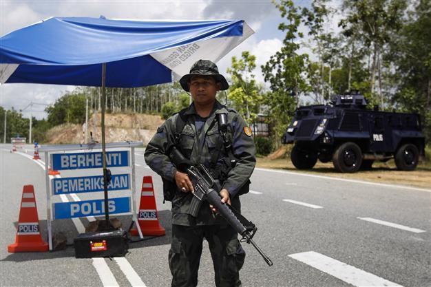 Malaysia finds 139 graves in extensive migrant detention camps