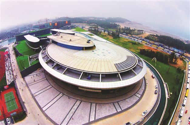 Star Trek fan boss builds Enterprise-like headquarters