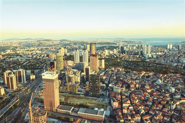 Destocking intensifies amid housing balloon fears