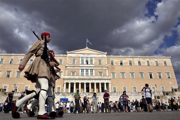 Greece delivers reform plan to EU, warns on cost of failure