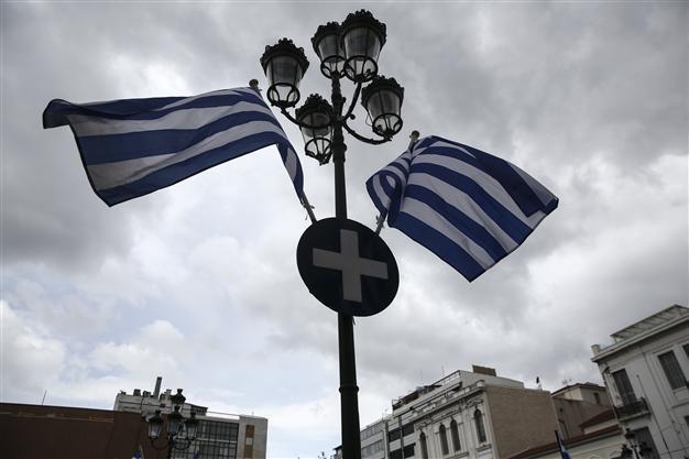 Greece meets April IMF payment, but uncertainty reigns