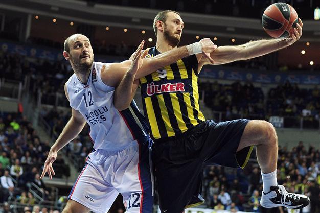 Fenerbahçe, Efes advance to top 8 in Euroleage