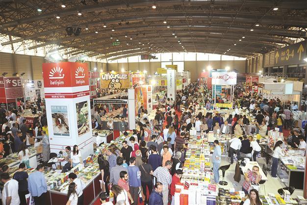 Lauded poet to be guest of honor at İzmir Book Fair