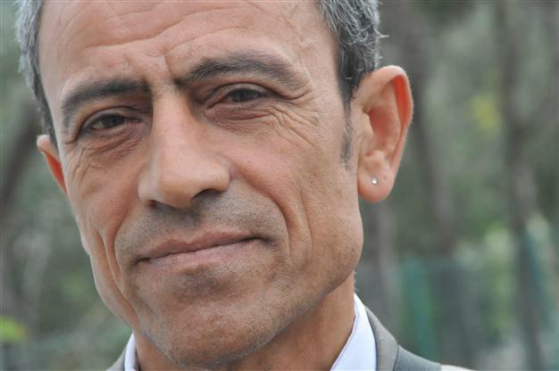 Male teachers can wear earrings in class, Turkish court rules